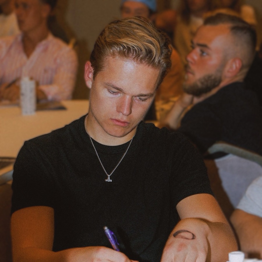 Thor Bunde taking notes at a business event